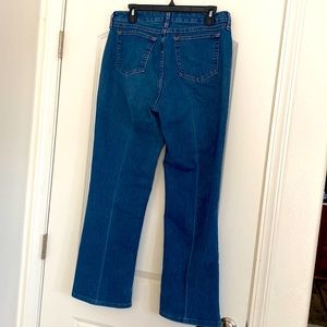 VF jeanswear - instantly slims you!